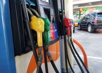 Gobierno congela combustibles 
