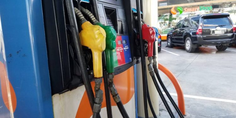 Gobierno congela combustibles