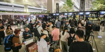 Indonesia cierra ocho aeropuertos por erupción volcánica