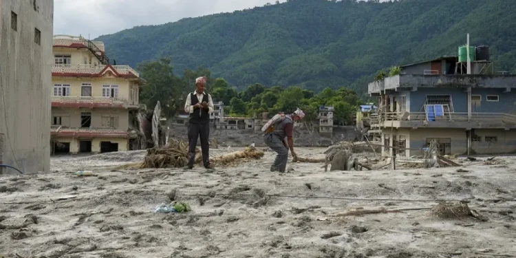 Nepal aumenta a 1.127 los muertos y a casi 4.900 los desaparecidos tras la riada