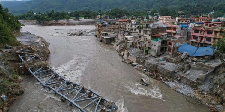 Nepal reabre escuelas mientras 600 menores siguen desaparecidos