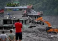 Nepal y China cifran en mil los muertos en la riada mientras buscan miles de desaparecidos