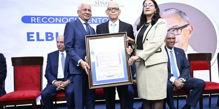 Senado reconoce trayectoria de Elbi Morla, pionero de la endocrinología pediátrica en RD