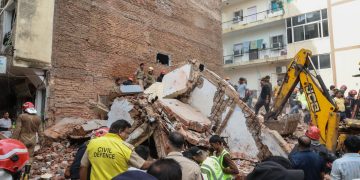 Tragedia en India: Se derrumbó un hostal universitario y dejó al menos siete muertos