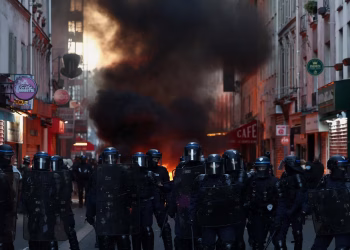 Francia impone toques de queda parciales tras un fin de semana de saqueos masivos y casi 2.400 detenidos
