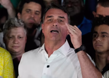 Flávio Bolsonaro pedirá anular las elecciones en Brasil por presuntas irregularidades