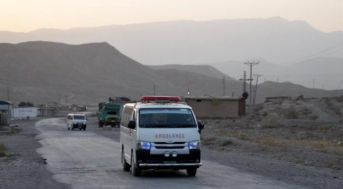Mueren diez personas y más de 30 resultan heridas tras volcar un autobús en el este de Pakistán