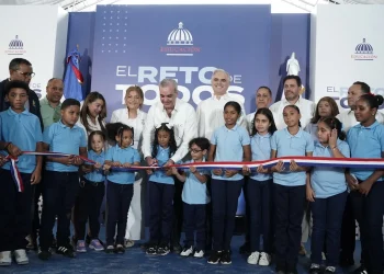 Estudiante destaca nuevas oportunidades que abre escuela entregada por el Gobierno en El Naranjal