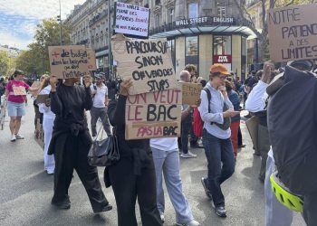 Decenas de miles de personas salen a las calles en las protestas estudiantiles en Francia