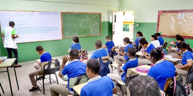 Minerd anuncia retorno a clases este jueves tras levantamiento de alertas amarillas