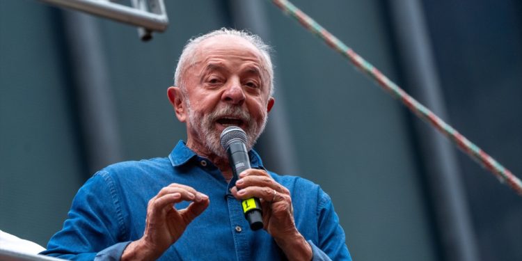 Lula pide anular la candidatura de Flávio Bolsonaro por la "manipulación algorítmica" de Meta y X