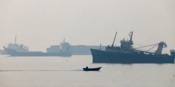 Irán advierte que bloqueará rutas de exportación de petróleo en Ormuz