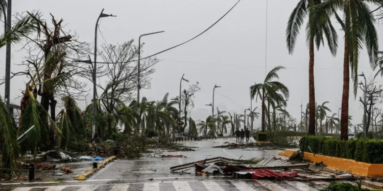 El huracán Trudy se degrada a tormenta tropical y se aleja de México,pero mantiene lluvias