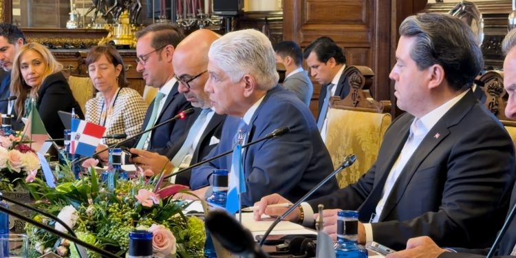 Eduardo Estrella destaca en cumbre iberoamericana inversiones que conectan a RD e impulsan el comercio y el turismo