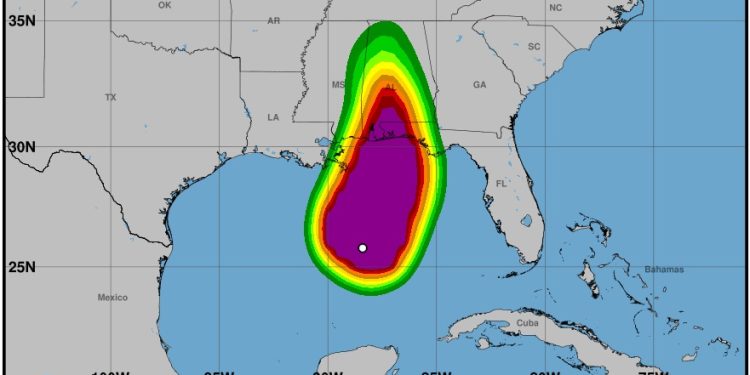 El huracán Isaías alcanza la categoría 3 mientras se acerca a Florida