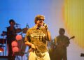 Rawayana enciende Santiago con una primera función sold out abarrotada de sabor y banderas
