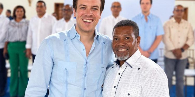 Hilario Félix participa en encuentro del PRM con su alta dirección en Monte Plata