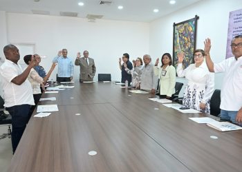 Ministerio de Trabajo anuncia aumento salarial de 25 % para operadores de máquinas pesadas del área agrícola