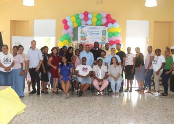 Diputado Ramón Raposo lleva charla motivacional y reconoce la invaluable labor de maestros en Santo Domingo Norte