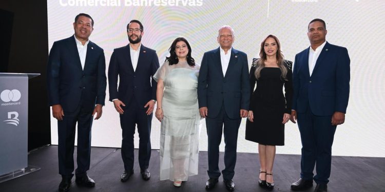 Banreservas lanza junto a Mastercard nueva tarjeta comercial para el sector empresarial