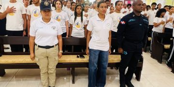 Policía Comunitaria lleva charla de orientación a jóvenes en el municipio de Moca
