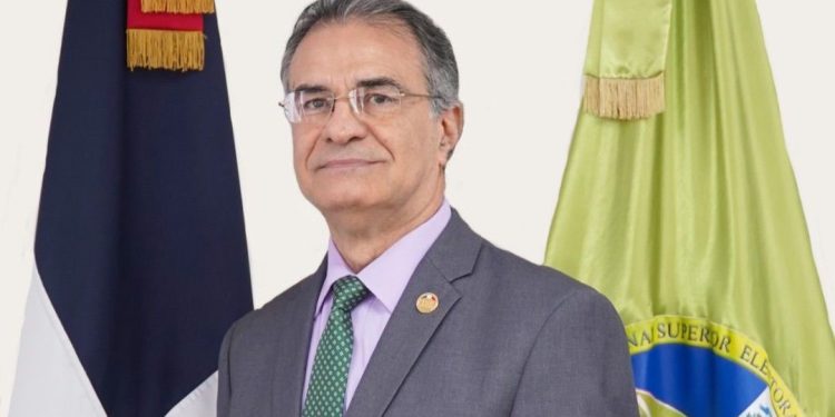Ingresan en centro médico al presidente TSE será intervenido quirúrgicamente