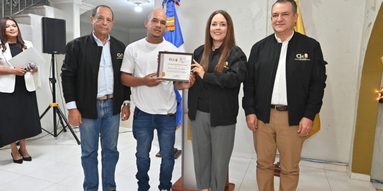 JCE reconoce al cedulado número 4 millones