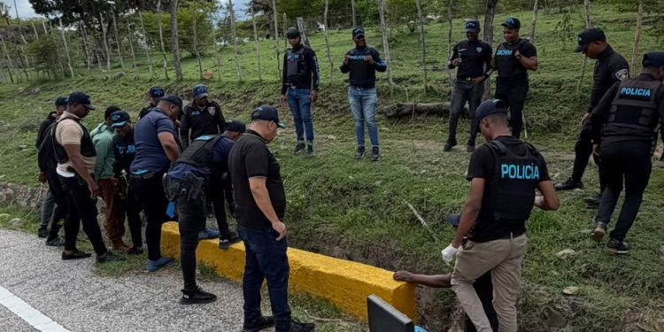 Policía Nacional recupera celulares robados y arresta a dos hombres por asalto a tienda de teléfonos en Juan de Herrera, San Juan