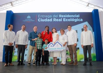 Raquel Peña entrega 836 apartamentos e inaugura escuela para 945 estudiantes en Santo Domingo Este