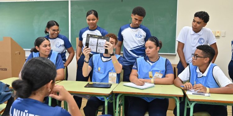 JCE inicia talleres para primeros votantes sobre simulacro de elecciones y su importancia