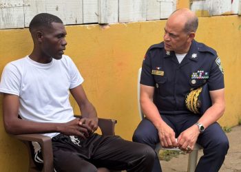 Director general de la Policía visita a agente herido en Consuelo, San Pedro de Macorís y le reafirma su respaldo