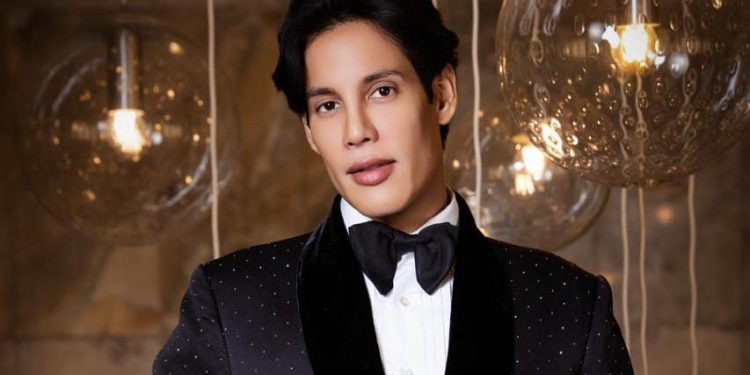 Alejandro Rodríguez deslumbra con juventud y elegancia en RD Fashion Week 2026