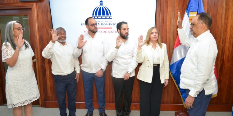 Ministerio de Justicia juramenta Comité Electoral para elegir Comisión de Integridad Gubernamental