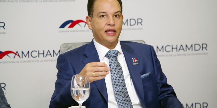 ETED mantiene diálogo con sector empresarial y destaca el almacenamiento energético para fortalecer el sistema eléctrico nacional