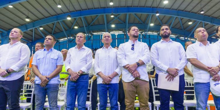 Ricardo de los Santos juramenta al sector construcción de Sánchez Ramírez en respaldo a Carolina Mejía