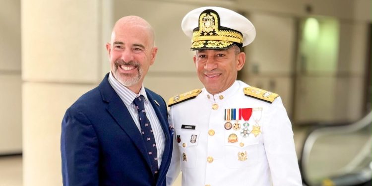 Administrador de la DEA Terry Cole reconoce labor de la DNCD y reafirma compromiso de fortalecer la cooperación contra el narcotráfico internacional