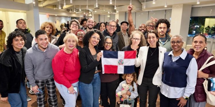 ”Amo ser dominicana”: Darializa Ávila y Virginia Antares dialogan con la diáspora dominicana en Nueva York