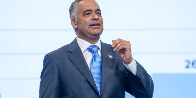 Ministro Santos destaca aporte de la minería a la economía tras crecer 17.9 % en septiembre