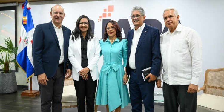 Crecer para incluir” con exitosa puesta en circulación en Santiago