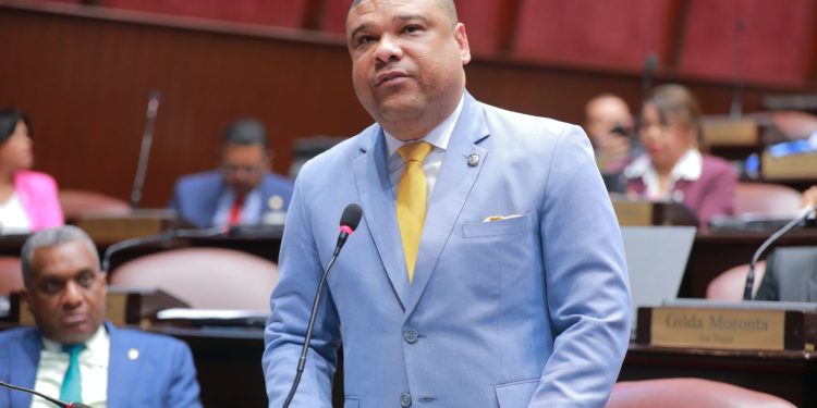 Diputado califica de alarmante cierre de 60 bibliotecas públicas en el país