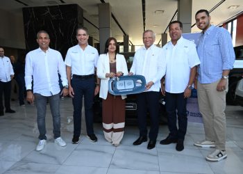 Leonardo Aguilera recorre concesionarios del Cibao y entrega vehículos a clientes de Expomóvil Banreservas 2026