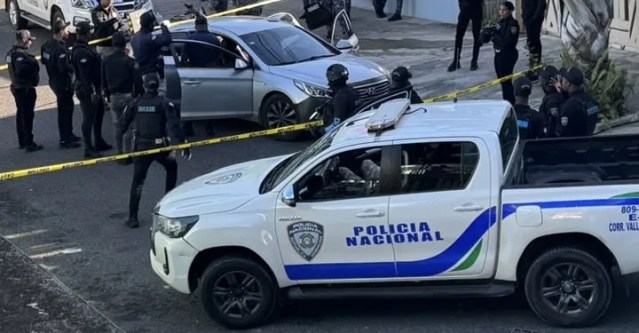 Policía busca a cuatro hombres por muerte de taxista durante presunto asalto frente al Darío Contreras