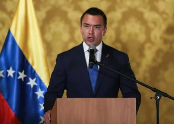 El presidente de Ecuador oficializa el toque de queda nocturno anunciado para noviembre