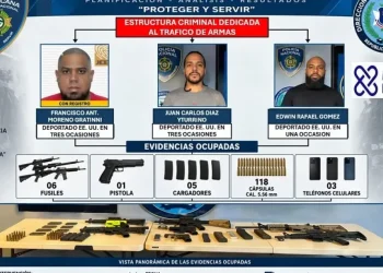 Policía Nacional ocupa 11 armas de fuego, incluidos cinco fusiles y una subametralladora, durante operativos de DINTEL; cinco detenidos