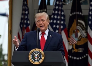 Trump tilda de vergüenza los ataques ucranianos a refinerías rusas y critica a Zelensky