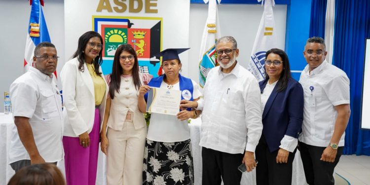 Desarrollo de la Comunidad impulsa el emprendimiento con la capacitación de residentes en SDE