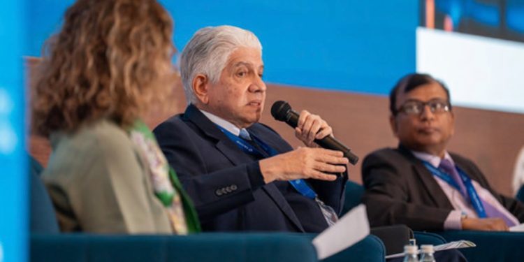 Eduardo Estrella expone ante representantes de más de 17 países la inversión dominicana en obras para fortalecer la conectividad