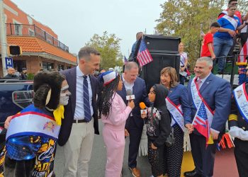El Monito Quique debuta en USA como padrino internacional de la juventud y fue el más ovacionado del Desfile Hispanoamericano