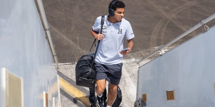 SKYhigh transporta a la selección de Honduras en vuelo chárter hacia Jamaica