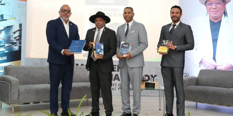 Ramón Glass presenta su libro «Cómo entender la diplomacia de hoy»